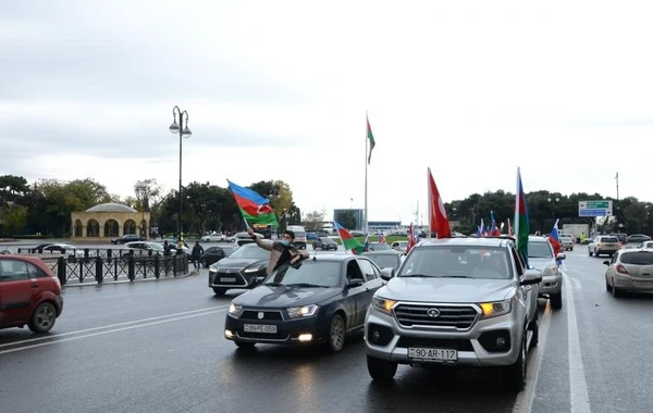 Жители Баку отметили освобождение Лачина, организовав автопробег - ФОТО