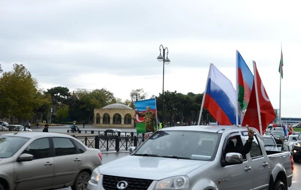Жители Баку отметили освобождение Лачина, организовав автопробег - ФОТО