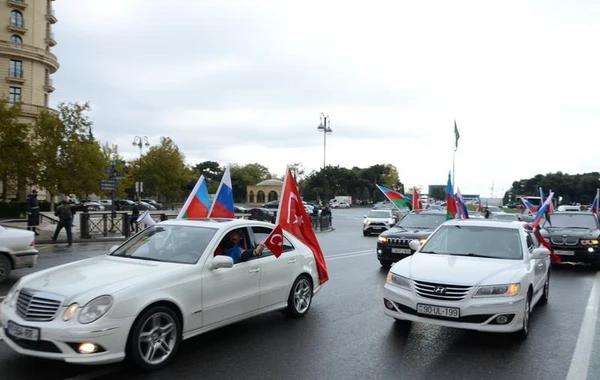 Жители Баку отметили освобождение Лачина, организовав автопробег - ФОТО
