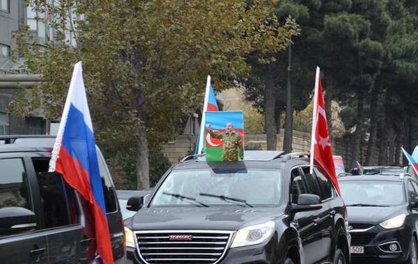 Жители Баку отметили освобождение Лачина, организовав автопробег - ФОТО