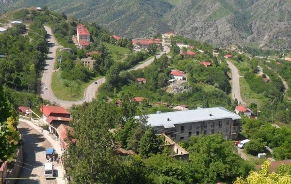 Ermənilər Laçında doqquzuncu əsrə aid abidəyə saxta “tarixi lövhələr” yerləşdirdilər