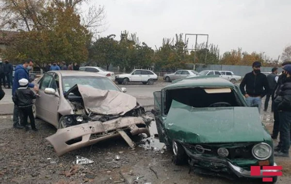 Göyçayda iki avtomobil toqquşub, 5 nəfər xəsarət alıb - FOTO
