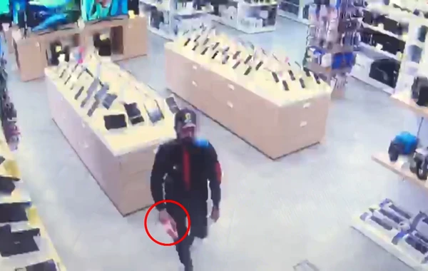 “Baku Elektronics”dən oğurluq anı - Polis oğrunu saxladı - VİDEO