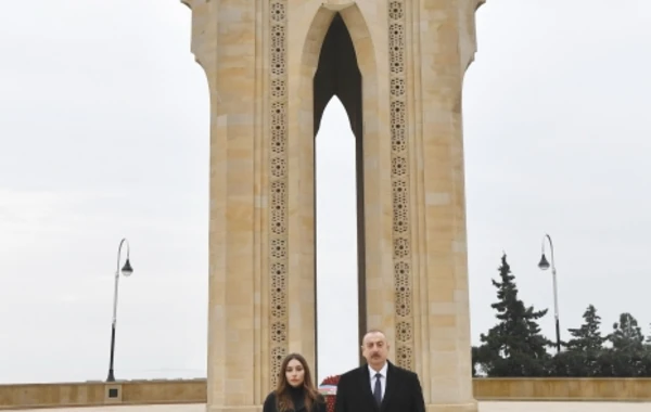 İlham Əliyev və Mehriban Əliyeva Şəhidlər xiyabanında - VİDEO