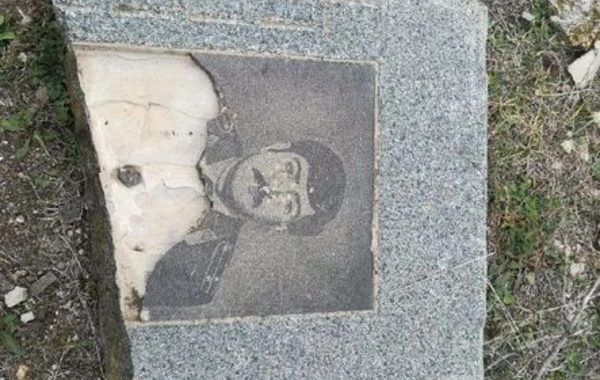 Ermənilər Ağdamı tərk edərkən məzarları dağıdıb, ot tayalarına od vurublar - FOTO
