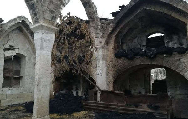 Ermənilər Ağdamı tərk edərkən məzarları dağıdıb, ot tayalarına od vurublar - FOTO