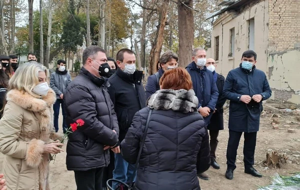 Итальянские депутаты ознакомились с последствиями военных преступлений армянских ВС в Гяндже - ФОТО