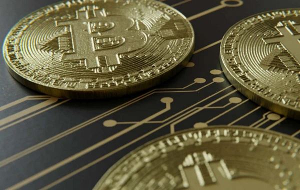 Bitkoindən yeni rekord - 107 min dolları keçdi