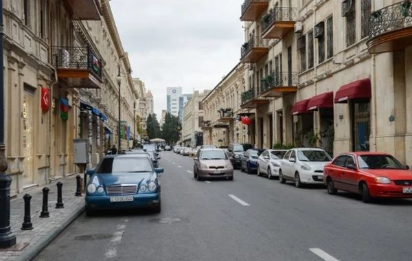 Türkiyə və Azərbaycan bayraqları ilə bəzənmiş Bakı küçələri - FOTO
