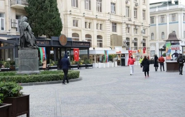 Türkiyə və Azərbaycan bayraqları ilə bəzənmiş Bakı küçələri - FOTO
