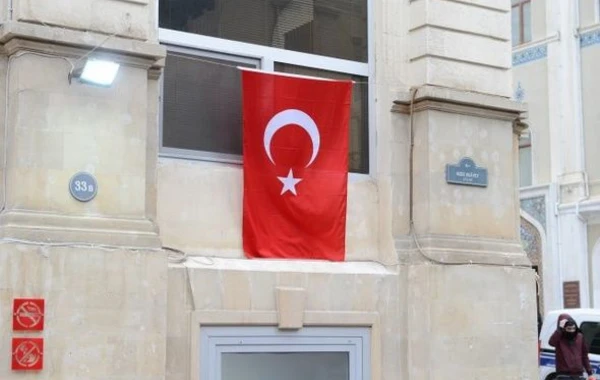 Türkiyə və Azərbaycan bayraqları ilə bəzənmiş Bakı küçələri - FOTO
