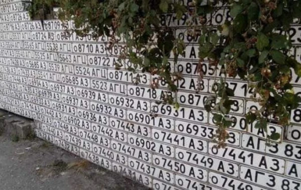 Azərbaycan Ordusunun məhv etdiyi düşmən texnikalarının nömrələrindən ibarət lövhə hazırlanıb - FOTO