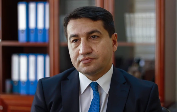 Prezidentin köməkçisi paraddan görüntülər paylaşıb - VİDEO