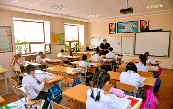 Şagirdlərin elektron yerdəyişməsi davam edir