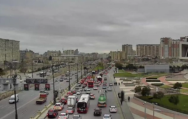 Bakıda yollarda avtobusların hərəkətində çətinlik yaranıb - FOTO