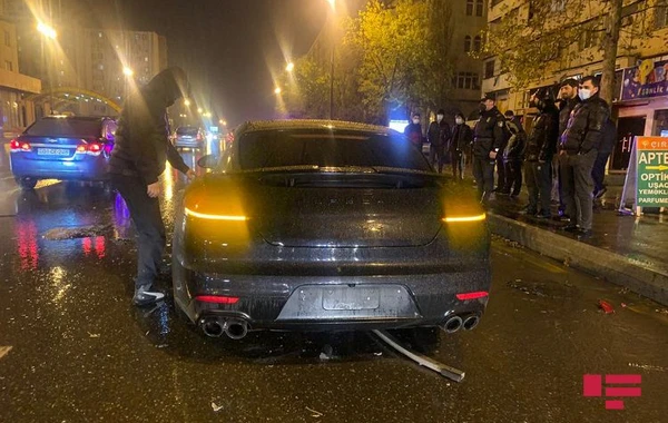 Bakıda "Porsche" qəza törədib, xəsarət alan var - FOTO