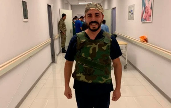 Yaralı əsgərlərə kömək edən cərrah: “Dedi, övladımı qucağıma almamışam, qolumu kəsmə” - FOTO
