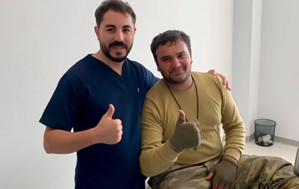 Yaralı əsgərlərə kömək edən cərrah: “Dedi, övladımı qucağıma almamışam, qolumu kəsmə” - FOTO