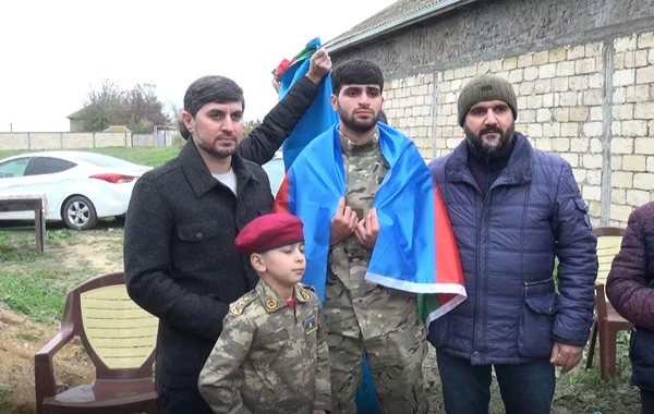 Qarabağ şəhidinin qazi oğlu evlərinə qayıdıb - FOTO