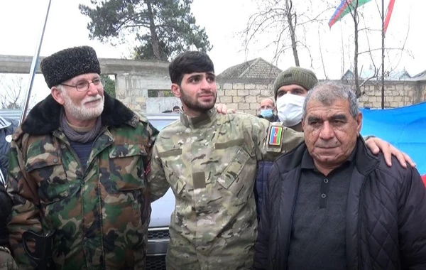 Qarabağ şəhidinin qazi oğlu evlərinə qayıdıb - FOTO