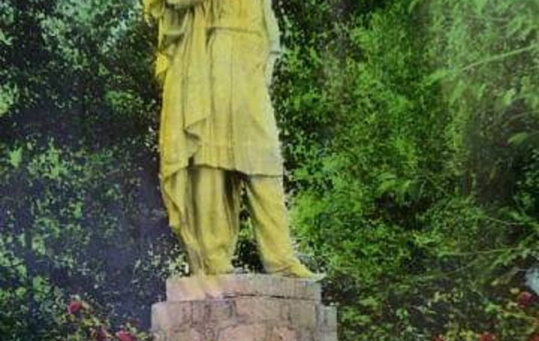 Məhəmməd Füzulinin Füzuli şəhərinin mərkəzindəki heykəlinin qalıqları tapılıb - FOTO