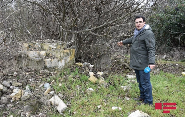 Məhəmməd Füzulinin Füzuli şəhərinin mərkəzindəki heykəlinin qalıqları tapılıb - FOTO