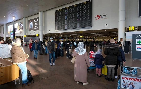 Londonda vəziyyət nəzarətdən çıxır - İnsanlar kütləvi şəkildə şəhəri tərk edir - FOTO