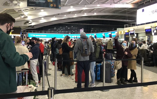 Londonda vəziyyət nəzarətdən çıxır - İnsanlar kütləvi şəkildə şəhəri tərk edir - FOTO