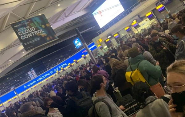 Londonda vəziyyət nəzarətdən çıxır - İnsanlar kütləvi şəkildə şəhəri tərk edir - FOTO
