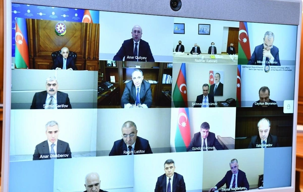 Əli Əsədov müşavirə keçirdi