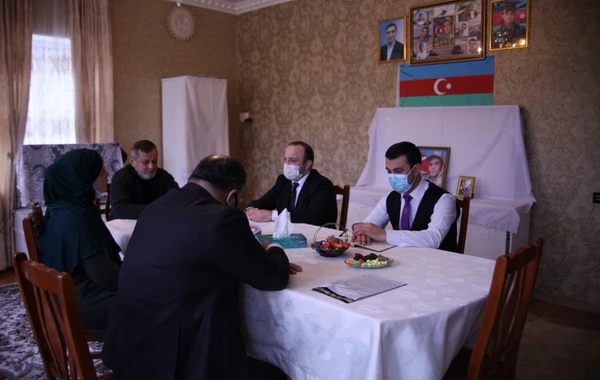 Daha bir şəhid ailəsinə təqaüd kartı təqdim edildi - FOTO