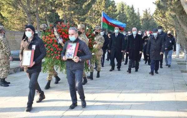 Şəhid kapitan Anar Heydərov Sumqayıtda torpağa tapşırılıb - FOTO