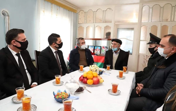 Mirhəsən Seyidov şəhid ailələri və yaralanmış hərbiçilərlə görüşüb - FOTO