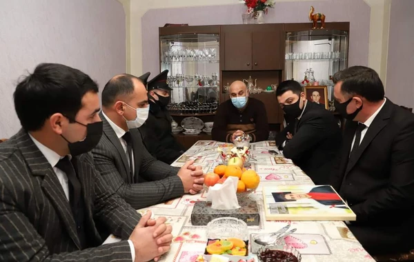 Mirhəsən Seyidov şəhid ailələri və yaralanmış hərbiçilərlə görüşüb - FOTO