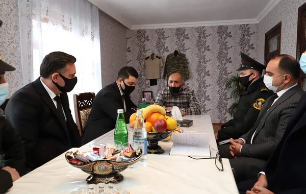 Mirhəsən Seyidov şəhid ailələri və yaralanmış hərbiçilərlə görüşüb - FOTO