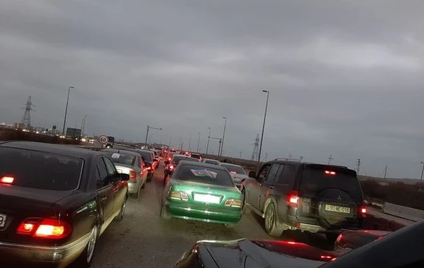 Bakı-Ələt yolunda böyük tıxac yaranıb - FOTO