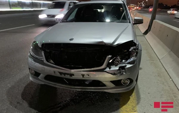 Bakı-Sumqayıt şossesində avtomobil iti vurub, motosiklet sürücüsü maşının altında qalıb - FOTO