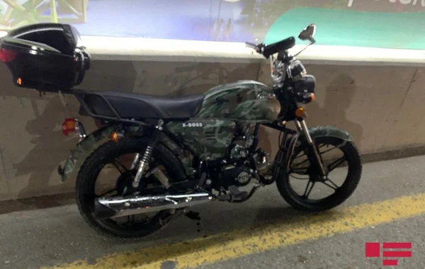 Bakı-Sumqayıt şossesində avtomobil iti vurub, motosiklet sürücüsü maşının altında qalıb - FOTO