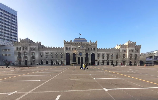 Bakının mərkəzində yeni pullu parkinq yaradılır - FOTO
