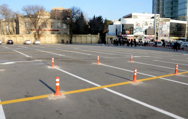 Bakının mərkəzində yeni pullu parkinq yaradılır - FOTO