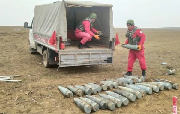 Cəbhəboyu rayonlarda partlamamış hərbi sursat, minalar aşkarlanıb - FOTO