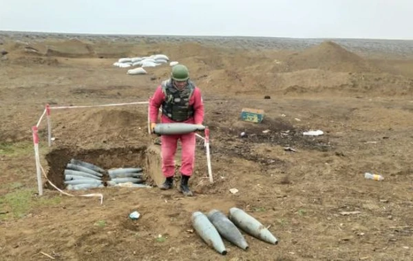 Cəbhəboyu rayonlarda partlamamış hərbi sursat, minalar aşkarlanıb - FOTO