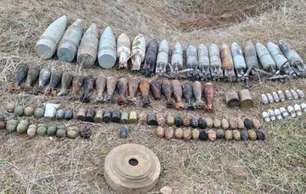 Cəbhəboyu rayonlarda partlamamış hərbi sursat, minalar aşkarlanıb - FOTO