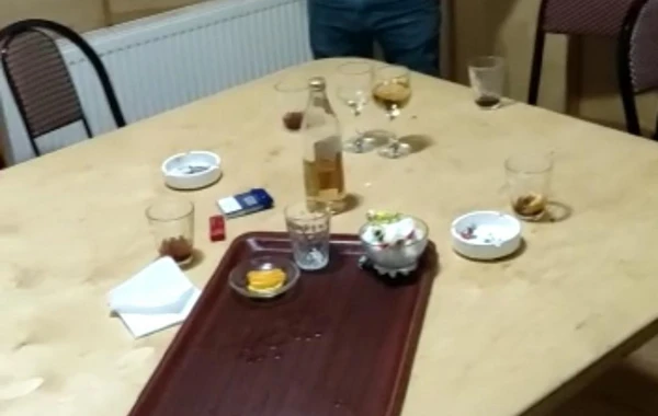 Karantin qaydalarını pozan kafe aşkarlandı - FOTO