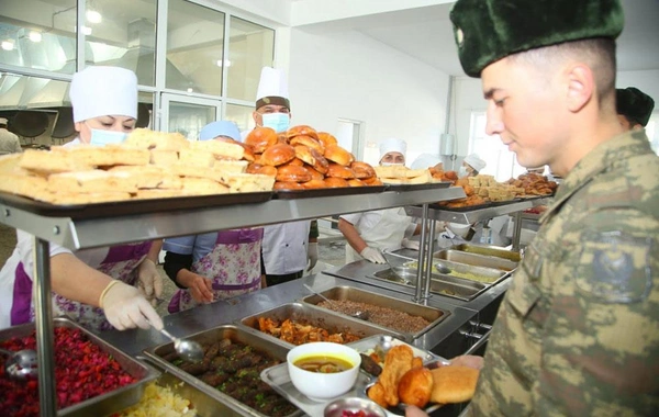 Müdafiə naziri vəzifəli şəxslərə tapşırıqlar verdi - FOTO