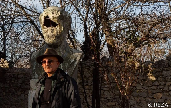 Məşhur fotoqraf Bülbülün dağıdılmış ev-muzeyində - FOTO