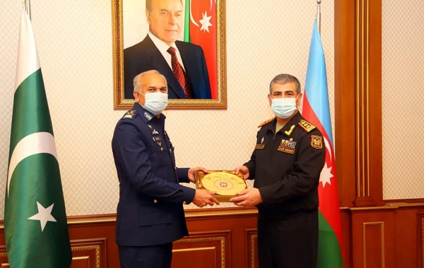 Azərbaycanla Pakistan hərbi əlaqələrin genişləndirilməsini müzakirə edib
