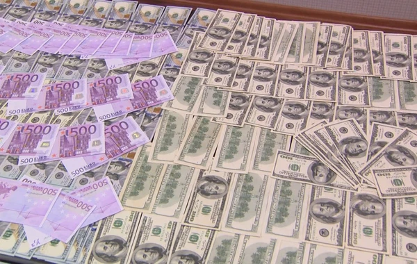 Bakıda 1 ABŞ dollarını 1.74 AZN-ə satan şəxs tutuldu - VİDEO