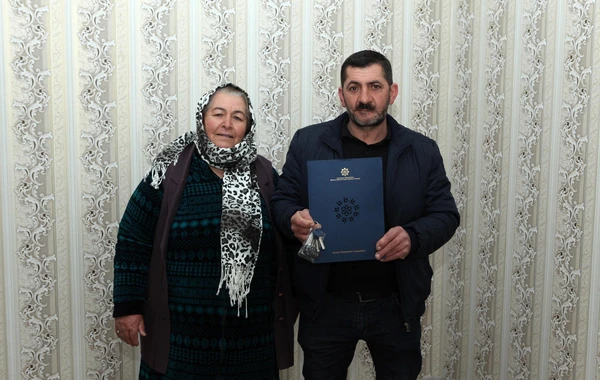 30 şəhid ailəsi və Qarabağ müharibəsi əlillərinə evlər verilib - FOTO