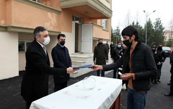 30 şəhid ailəsi və Qarabağ müharibəsi əlillərinə evlər verilib - FOTO